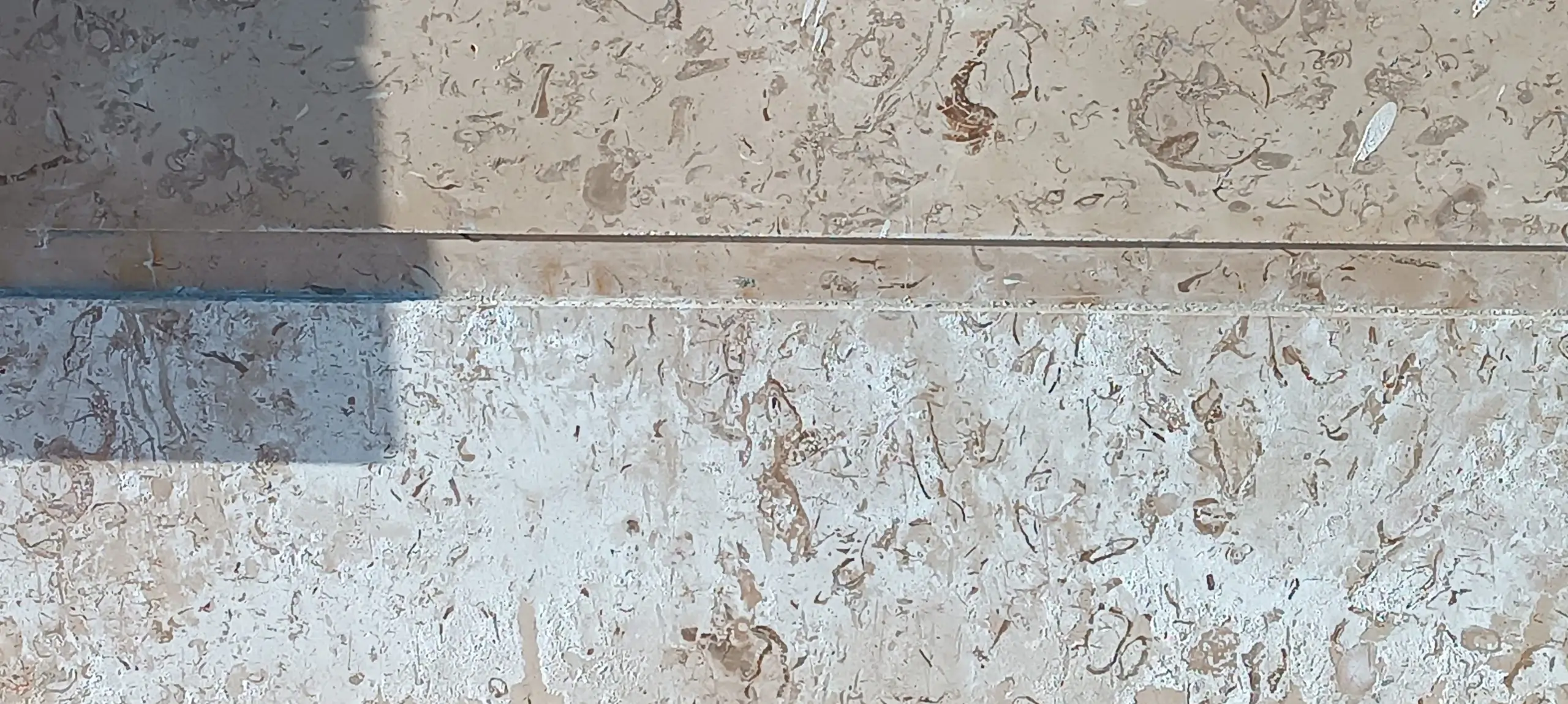  دلیل شوره زدن سنگ نما و روش‌های پیشگیری و برطرف کردن