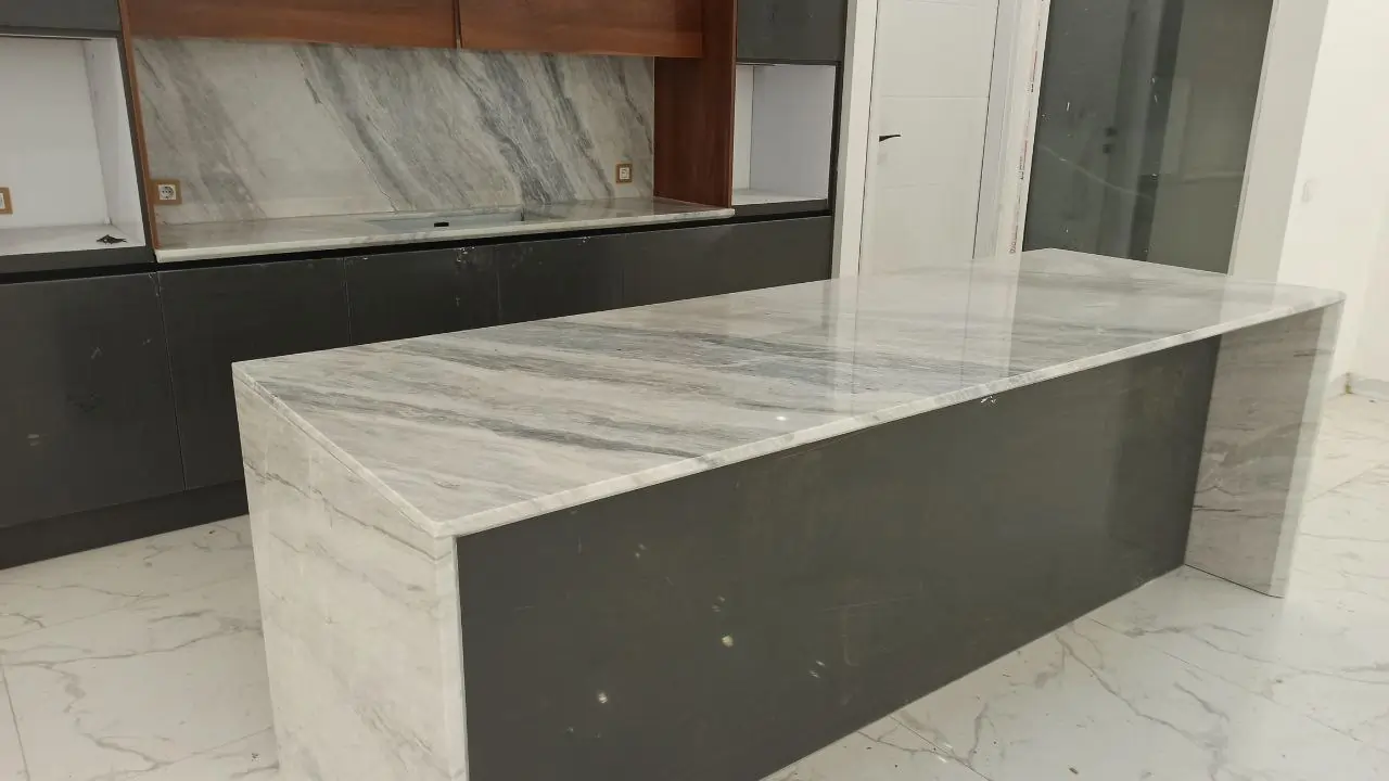 کانتر و جزیره